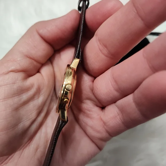 Vintage 90's Gucci 3800 Jr Wristwatch, 18k Gold Plated, Lizard Calf Band 5/8R, - Picture 12 of 16